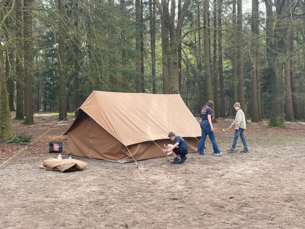 Scouts gaan camperen